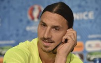 Ibrahimovic đem theo núi hành lý đến Manchester