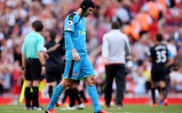 Choáng váng sau trận Arsenal thua Liverpool, Petr Cech bị tai nạn giao thông