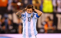 Messi thảnh thơi đi xem phim khi Argentina lại gây thất vọng