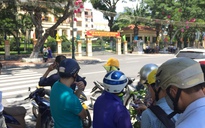 Công nhân môi trường đô thị Đà Nẵng kéo đến Thành ủy kêu cứu