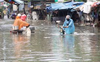 Mưa lũ miền Trung: Nhiều nơi bị lũ chia cắt