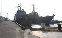 Cận cảnh cặp tàu hộ tống tàu sân bay USS Carl Vinson