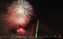 Đà Nẵng soi sáng sông Hàn với loạt pháo hoa mừng năm mới