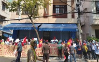 Đà Nẵng: Hàng trăm người dân lại vây trụ sở Bách Đạt An