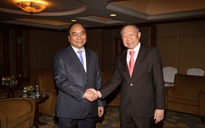 Phó thủ tướng Nguyễn Xuân Phúc nhận Kỷ niệm chương của Singapore