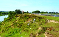 Hà Tĩnh: Sông Ngàn Sâu dọa ‘nuốt’ nhà dân