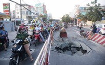 [CLIP] Người Sài Gòn giật mình khi đường vỡ tạo 'hố tử thần' sâu cả mét