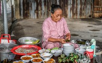 'Học lỏm' cách làm món bánh canh Nam Phổ gia truyền của cụ bà xứ Huế