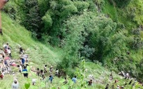 Xe buýt rơi xuống vực ở Nepal, ít nhất 33 người chết