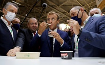 Tổng thống Pháp Macron bị ném trứng tại hội chợ ẩm thực