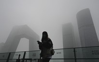 Sương mù ô nhiễm 'nuốt chửng' các tòa nhà ở Bắc Kinh