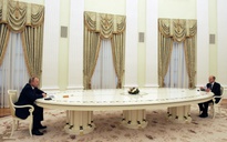 Ai làm ra chiếc bàn 'hàng độc' cho Tổng thống Putin?