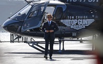 Tom Cruise lái trực thăng đến dự ra mắt ‘Top Gun: Maverick’