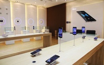 Bphone có showroom cho trải nghiệm, nhưng vẫn bán qua mạng