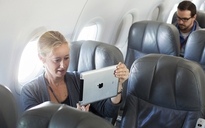 Vì sao chi phí Wi-Fi trên máy bay rất đắt đỏ?