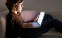 Có nên cho trẻ tiếp xúc với internet quá sớm?