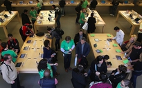 iPhone trưng bày tại Apple Store đã loại bỏ cáp an toàn