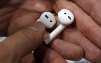 Bộ sạc AirPods bị tố hao pin bất thường