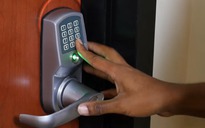 Nhiều người bị 'nhốt' vì bản cập nhật khóa thông minh bị lỗi