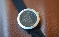 Smartwatch sử dụng nhiệt cơ thể để sạc pin