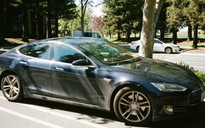 Chiếc Model S của Tesla không chịu mở cửa cho đến khi tài xế bị thiêu chết
