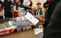 iPhone 12 chính hãng 'cháy hàng', đạt doanh thu 150 tỉ trong ngày đầu mở bán