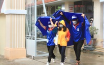 Tiếp sức mùa thi 2022: 'Đội nắng, đội mưa' hỗ trợ thí sinh