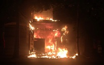 Cháy tiệm bánh sinh nhật ở Hà Tĩnh lúc rạng sáng, nhân viên thoát chết
