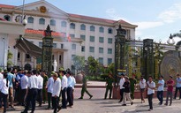Phụ huynh ở Hà Tĩnh kéo nhau lên tỉnh phản đối giải thể trường cấp 3
