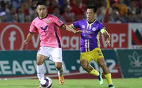 Văn Quyết và Mujan giúp Hà Nội FC đánh bại đội Hà Tĩnh, vươn lên đầu bảng