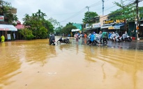 Mưa lớn cấp tập trút nước xuống Trung bộ, cảnh báo lũ lụt và sạt lở đất