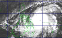 Siêu bão Surigae tăng lên cấp 17, sức gió lên tới 220 km/giờ