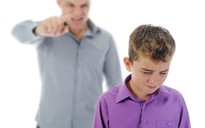 Góc phụ huynh: Có nên dạy con bằng đòn roi?