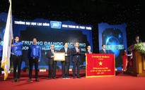 Trường ĐH Lạc Hồng đón nhận Huân chương Lao động hạng nhất