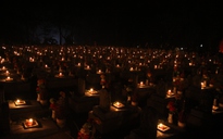 Thành cổ Quảng Trị và Nghĩa trang liệt sĩ cho khách thăm viếng ban đêm