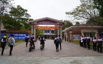 Học sinh Quảng Trị trở lại trường trong 'rừng' pano phòng Covid-19