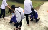 Xôn xao clip 2 nữ sinh đánh đập 1 nữ sinh khác, bắt quỳ xin lỗi