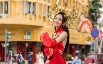 Hot girl Jun Vũ ' tỏa nắng' trên phố đi bộ Nguyễn Huệ