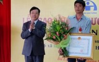 Trao Huân chương Dũng cảm cho tài xế xe tải Phan Văn Bắc