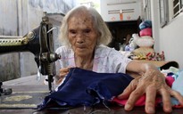 Cụ bà 92 tuổi 40 năm thầm lặng may mền tặng người nghèo