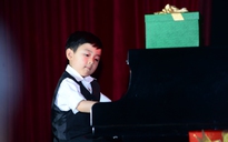 Thần đồng piano gốc Việt Evan Lê khiến khán giả say mê với 'Diễm xưa'