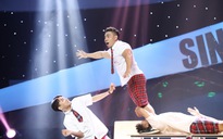 Ca sĩ Đông Đào ngạc nhiên với khả năng nhảy múa của Phạm Văn Mách