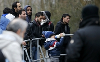 Đức: Hàng loạt tin báo về tay súng IS trà trộn trong người tị nạn