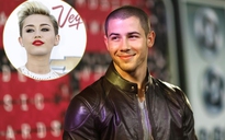 Nick Jonas tiết lộ nụ hôn đầu tiên với Miley Cyrus