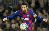 Gary Lineker: “Quái lạ khi Barcelona để lọt Messi qua kẽ tay”.