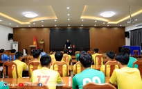 Lãnh đạo Liên đoàn Bóng đá Việt Nam động viên U.19 thắng Thái Lan