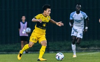Quang Hải được HLV và đồng đội ở Pau FC khen ngợi