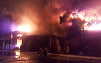 Cháy lớn giữa khu dân cư trung tâm Hải Phòng