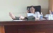 Hạt trưởng kiểm lâm 'gác hai chân lên bàn làm việc' đã viết đơn từ chức