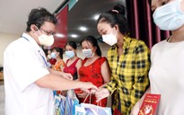 BS Trương Hữu Khanh và tết của những bệnh nhi: ‘Không để các con chịu thiệt thòi’
